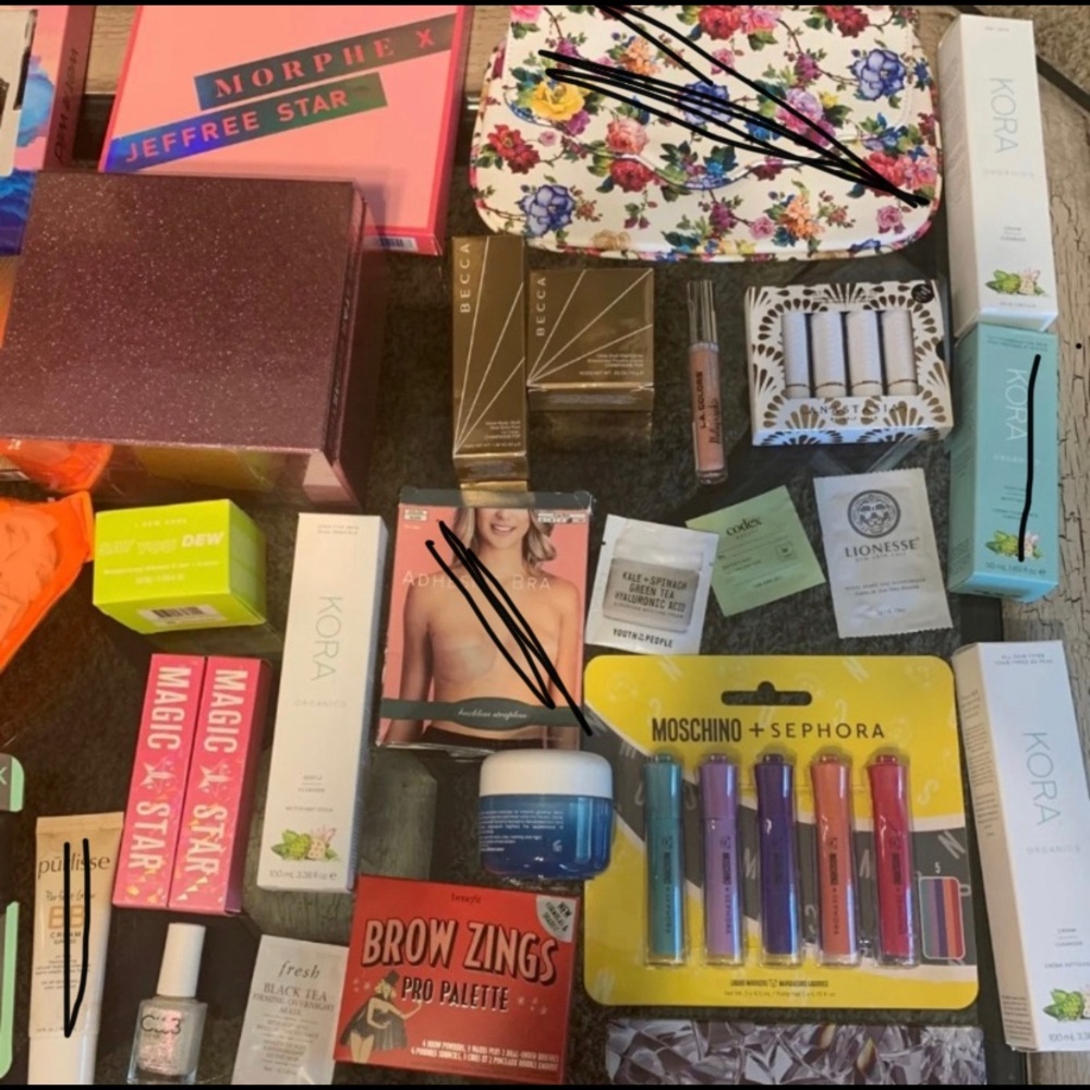 MAKEUP BUNDLE - Picture 7 of 10